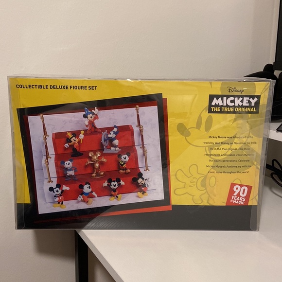 Mickey True Original Deluxe Figure Collectible Set - Picture 3 of 4
